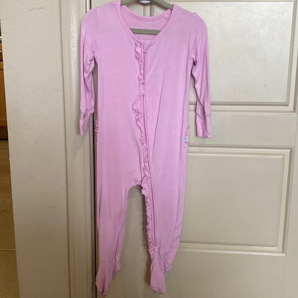 Posh Peanut Ruffle Footies - Picture 1 of 7